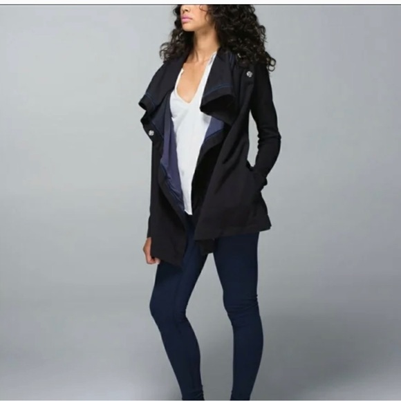 Lululemon Gratitude Wrap - Picture 1 of 5